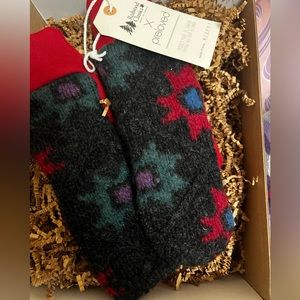 The Blowaway Mitts - New with Tags